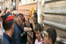 Imatge del vídeo de la manifestació de 2008 contra la conversió del Roser en Parador Nacional