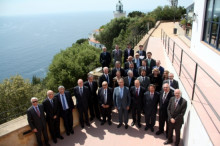 Els representants de les cambres catalanes, patronals i entitats empresarials fotografiats al Far de Sant Sebastià, a Llafrang, Palafrugell