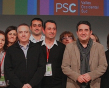 Els germans Bustos el dia que Paco Bustos, al centre de la imatge,  va ser escollit primer secretari de la federació socialista del Vallés occidental Sud el 2012