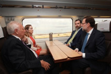 Felip VI, Rajoy, Pastor i Margallo a l’AVE Madrid-Alicante. Foto: Fomento