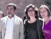 Jordi Sànchez amb Liz castro i Carme Forcadell després de la reunió del secretariat a Cardona que va escollir Sànchez president.
