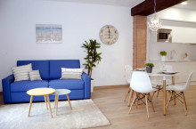 Sala d'estar d'un dels pisos turístics de Tarragona gestionats per Tarragona Suites