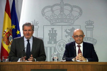 El portaveu del govern espanyol, Íñigo Méndez de Vigo, i el ministre d'Hisenda, Cristóbal Montoro, a la roda de premsa posterior al Consell de Ministres