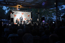 Jaume Asens es dirigeix al públic en l'acte d'aquest dimarts a Nou Barris