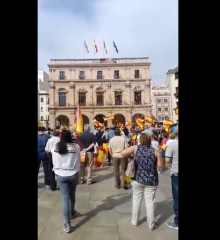 Captura del vídeo de la Brigada Antifeixista de Castelló durant la concentració en contra de l'1-O
