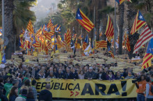 Pla general de la capçalera de la manifestació de l'ANC al passatge Colom de Barcelona
