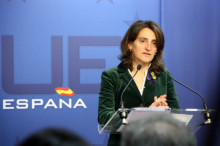 La secretària d'estat de canvi climàtic del govern espanyol, Teresa Ribera, en roda de premsa des de Brussel·les