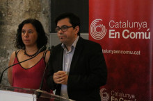 El dirigents dels comuns Gerardo Pisarello i Susanna Segovia, en roda de premsa