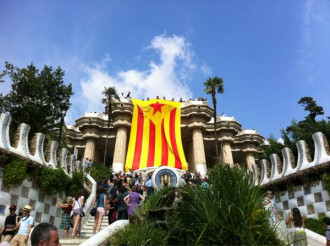Catalunya, nou Estat d'Europa Les JERC amb un estelada al Parc Güell
