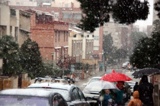 Centre de Valls col·lapsat a primera hora a causa de la neu