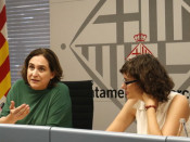 L'alcaldessa de Barcelona, Ada Colau, i la presidenta de TMB, Mercedes Vidal, en una roda de premsa, la setmana passada
