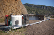 camio accident pipes girasol