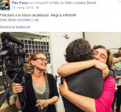 L'autor mostra a Facebook la seva alegria infinita per l'arribada de Colau al poder