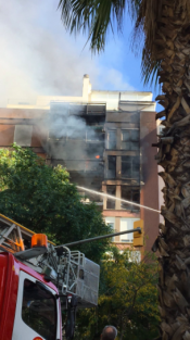 Incendi d'un pis a prop de la Ronda General Mitre de Barcelona