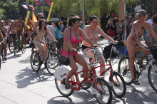 bicicleta nudista