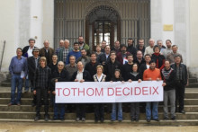 tothom decideix sallent
