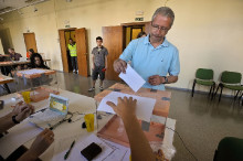 Andreu Peláez ha estat el primer votant en la consulta de Sabadell.