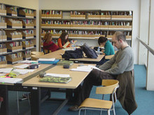 uab biblioteca estudiants universitats