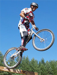 Cèsar Cañas bicitrial
