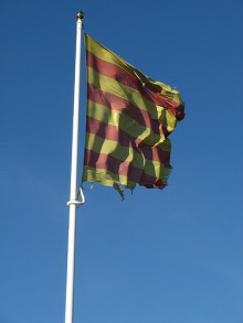 senyera pal mastil hissar bandera