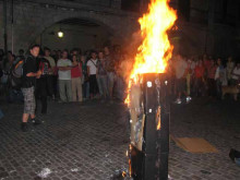 fotografia rei cremar creamdes girona manifestacio borbons