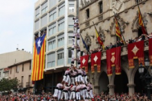 El 2 de 9 amb folre i manilles dels Minyons de Terrassa en la festa major del 2011