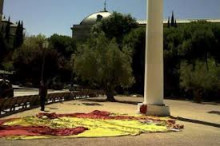 Espanya s’enfonsa, els cau el rei i la bandera, i els catalans encara hi som?