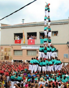 Torre de 9 amb folre i manilles, el 500 castell de 9 descarregat pels Castellers de Vilafranca