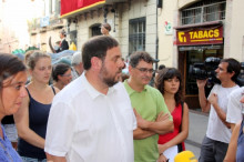El president d'ERC, Oriol Junqueras, durant la seva visita a les festes del barri de Gràcia de Barcelona.