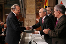 Fainé rebent la creu de Sant Jordi de mans del president Montilla el 2011