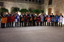 Foto de família amb els presidents dels onze clubs, el president Mas, el president de la plataforma, Xavier Vinyals, el de la federació, Andreu Subies, i el secretari general de l'Esport, Ivan Tibau.