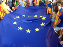 Independentistes amb una bandera europea