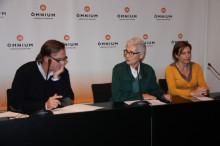 Josep Maria Vila d'Abadal, Muriel Casals i Carme Forcadell en la roda de premsa conjunta d'aquest dimecres