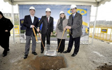 L'alcalde de Sabadell, Manuel Bustos a l'acte de la primera pedra de la botiga IKEA