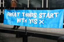 Un dels cartells dels partidaris del 'sí' al referèndum de Glasgow, on es pot llegir: 'Les grans coses comencen amb un sí'.