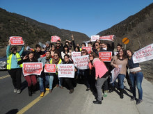 La Joventut Socialista de Catalunya (JSC) ha tallat un dels accessos a Andorra per denunciar l'amnistia fiscal i l'evasió de capitals.