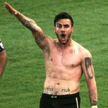 Giorgios Katidis va ser suspès a perpetuïtat a jugar amb la selecció del seu país per celebrar un gol amb la salutació nazi. 