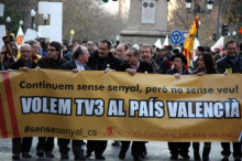 Ambient de la manifestació que sota el lema 'Volem TV3 al País Valencià!' va recorrer els carrers de Castelló de la Plana, un any després de l'apagada. després