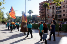 La filera humana per la independència al seu pas per la rambla d'Aragó de Lleida