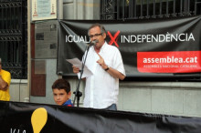 Antoni Dalmau durant el discurs de cloenda de la cadena humana a Igualada