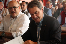 Artur Mas, junt amb el vicesecretari general de Coordinació Institucional de CDC, Lluís Corominas, moments després de la seva intervenció en el Consell Nacional de CDC,