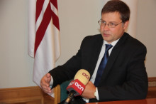 El primer ministre de Letònia, Valdis Dombrovskis, durant l'entrevista amb l'ACN