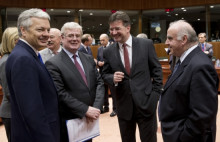 Els ministres d'Afers Exteriors de la UE, durant la sessió extraordinària celebrada aquest dilluns 3 de març a Brussel•les per abordar la crisi a Ucraïna