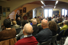 Més d'un centenar de persones s'han reunit a la Casa del Poble de Blanes per escoltar la xerrada del candidat d'ERC a les eleccions europees