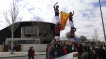 Una trentena de joves es traslladen a Madrid per expressar el seu suport als dos bastoners acusats d'enaltiment.