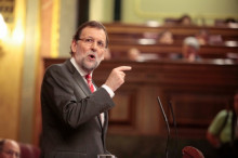 Mariano Rajoy contestant als diputats catalans