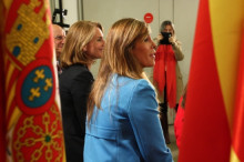 Alícia Sánchez-Camacho i Arantza Quiroga, entre les banderes catalana i espanyola, a l'acte del PPC a Sant Cugat