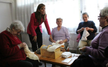 Alícia Sánchez-Camacho, a la residència de gent gran Nuestra Señora de Lourdes de Sant Just Desvern el novembre de 2012