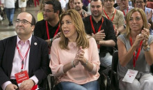 Chacón després d'haver perdut la cursa per liderar el PSOE, es manté a l'estela de Susana Diaz, cavall guanyador.