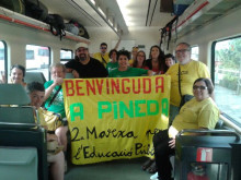 Jaume Sastre al tren camí de Girona per participar a la marxa per l'educació